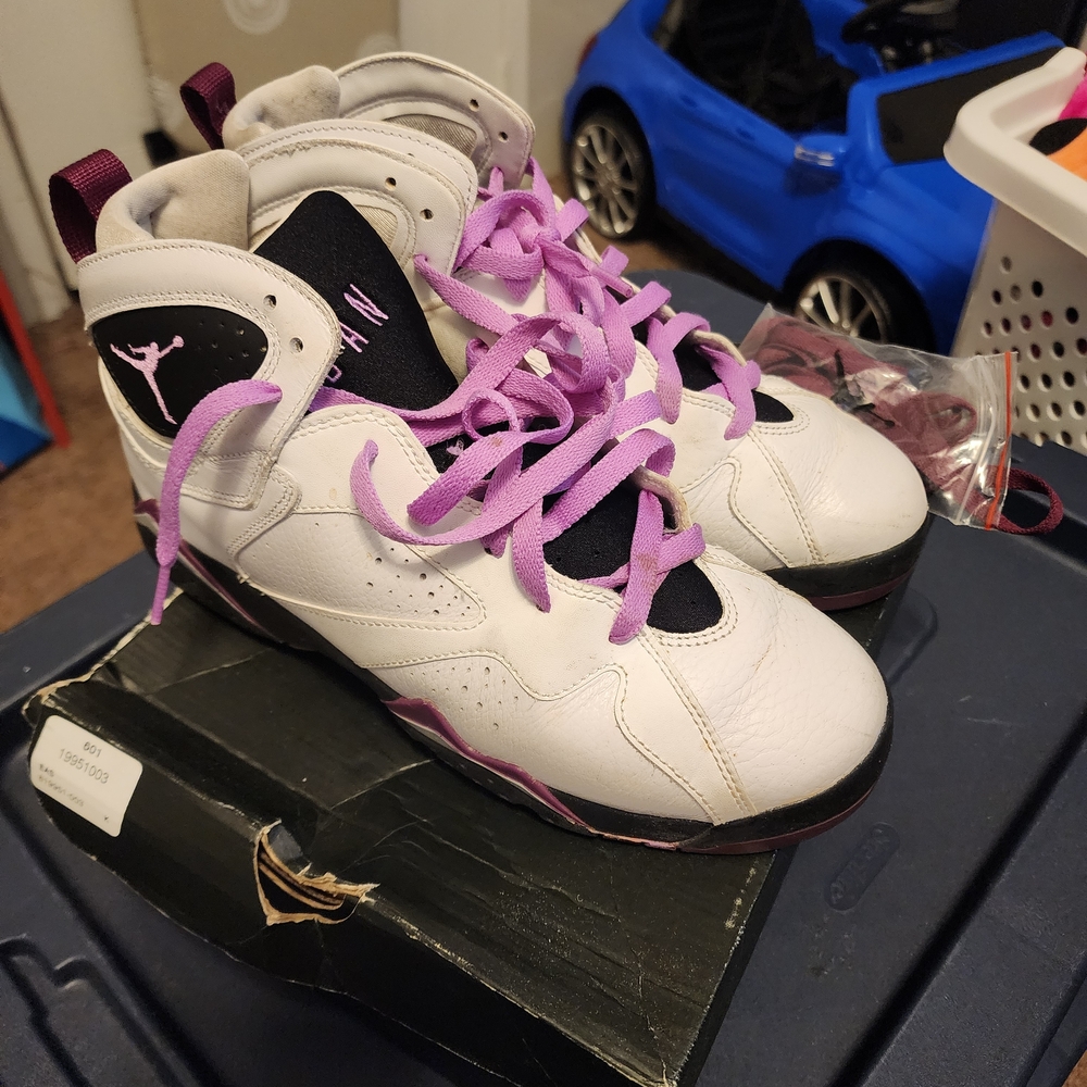 Jordan 7 Retro Fuchsia Glow Sneakers